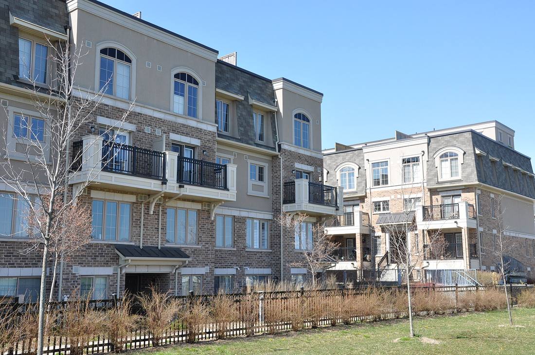 Stacked townhouses in northwest Oakville