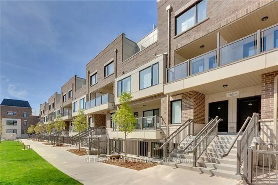 8 Drummond St #421, Toronto — listing photo