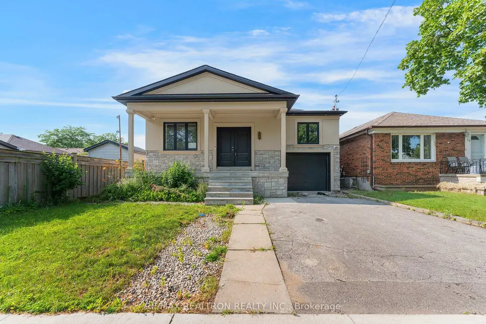 32 Bradfield Ave W, Toronto — listing photo