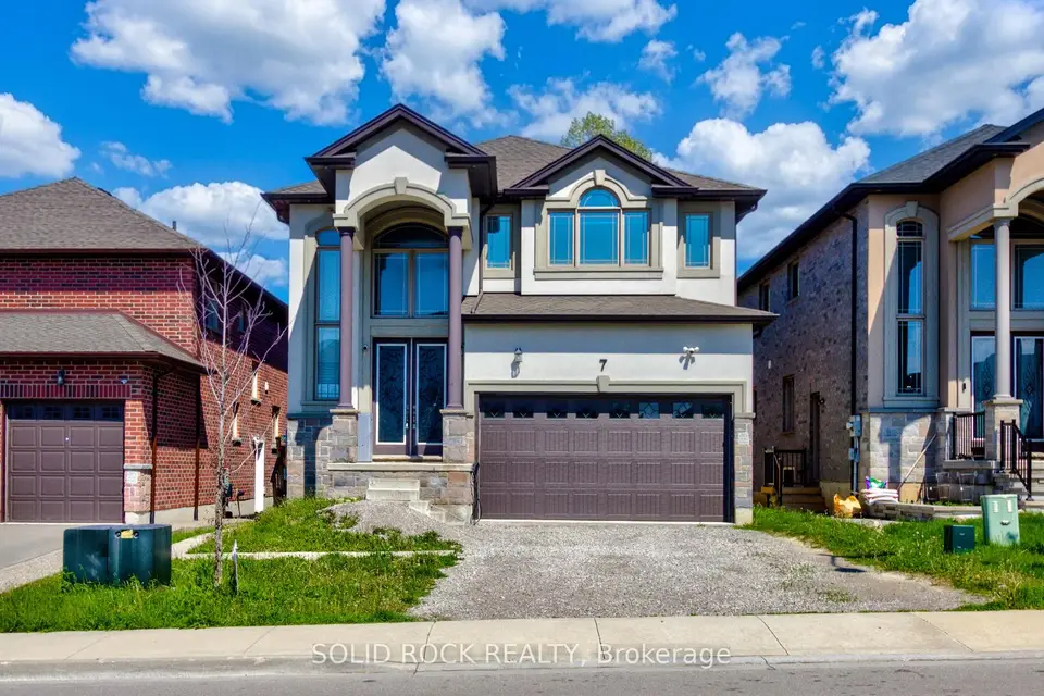 7 Chardonnay St, Hamilton — listing photo